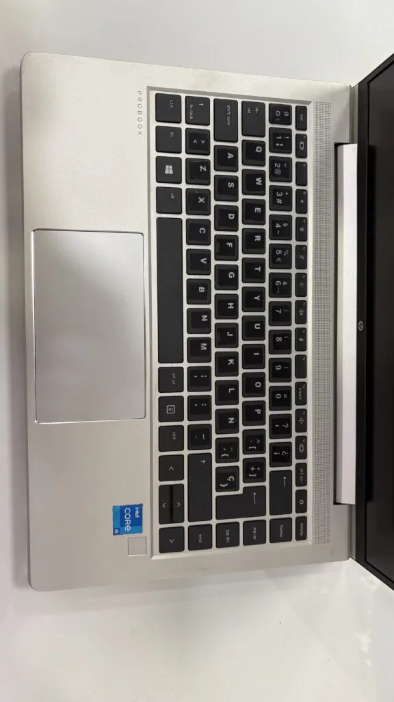 HP ProBook 640 G8 · i5-1135G7 · 8 GB · 512 GB SSD NVMe · 14" FHD 4 HP ProBook 640 G8 · i5-1135G7 · 8 GB · 512 GB SSD NVMe · 14" FHD - Imagen 3